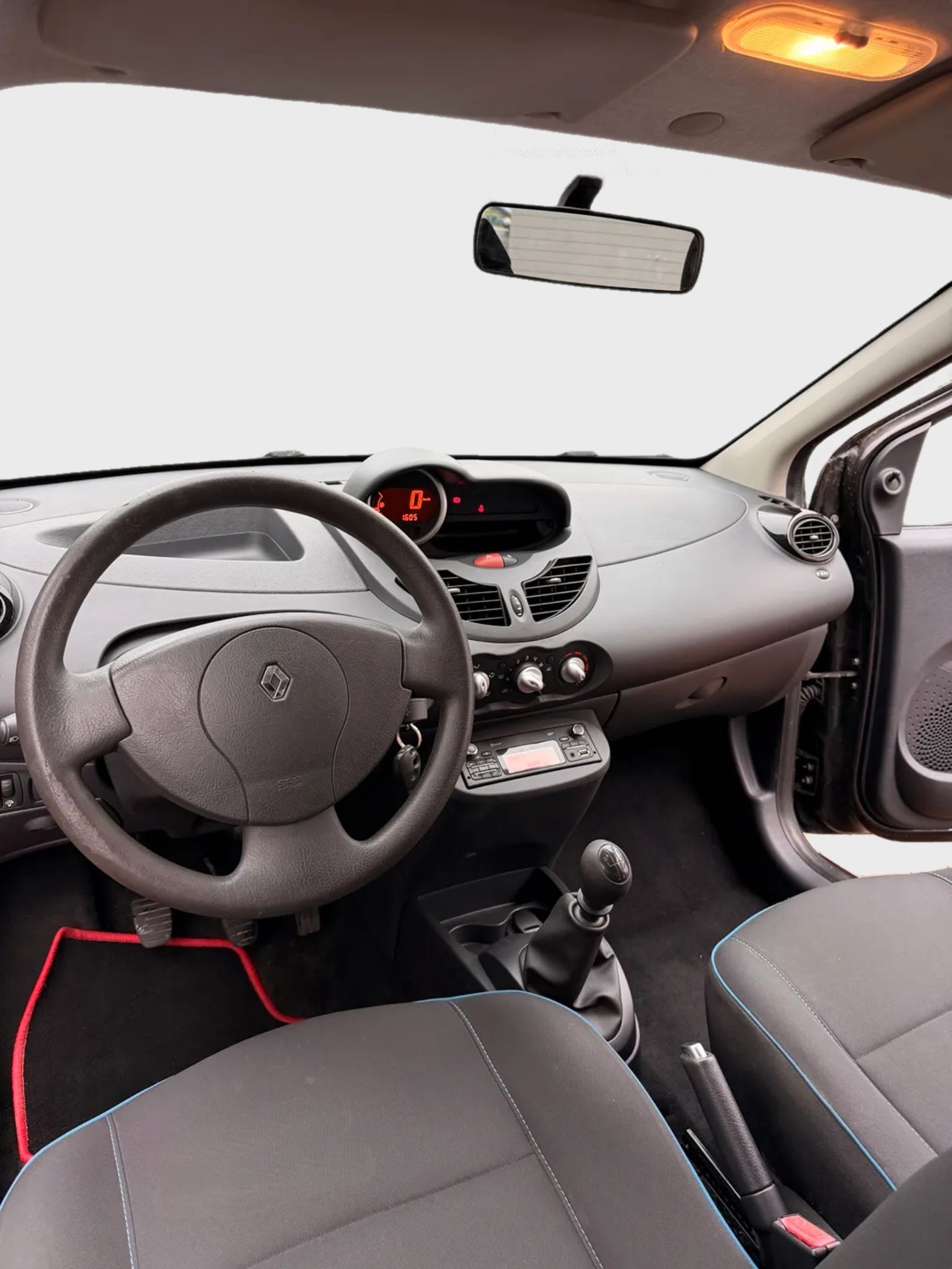 
								RENAULT TWINGO II 1.2 full									